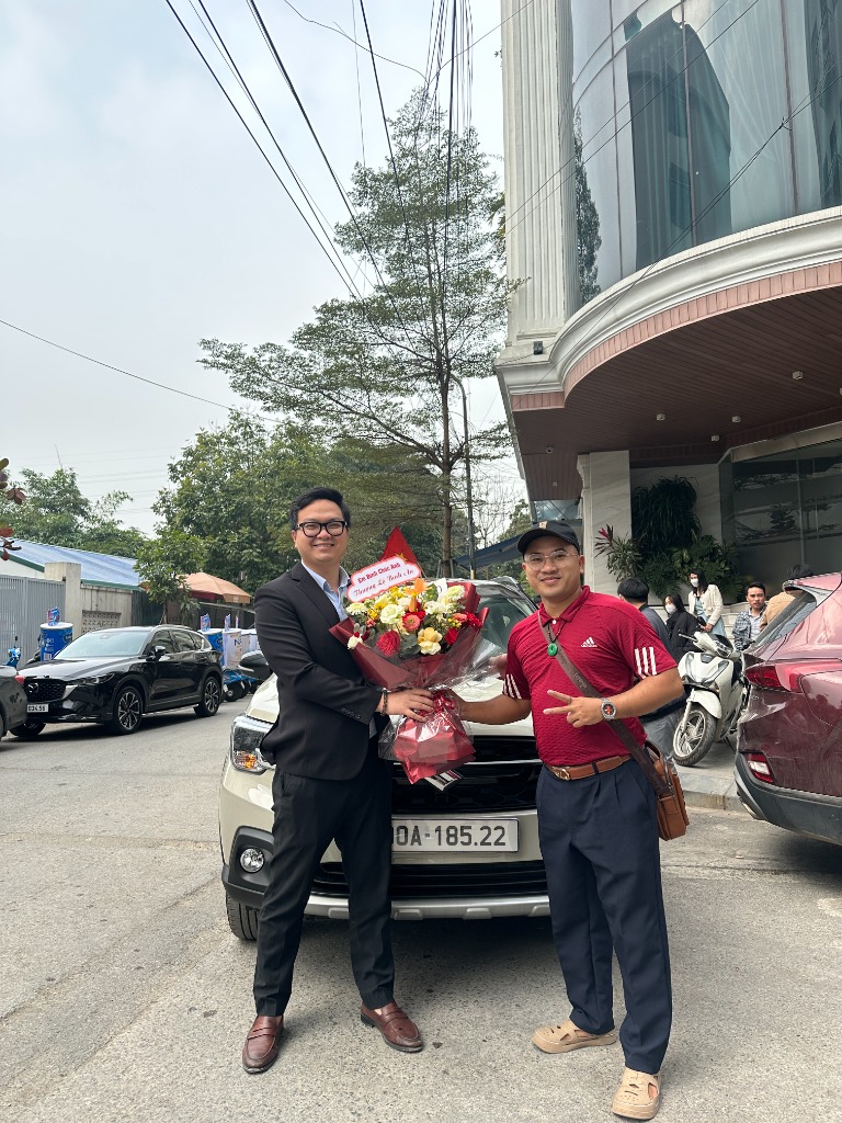 Anh Khiêm tậu xe Toyota